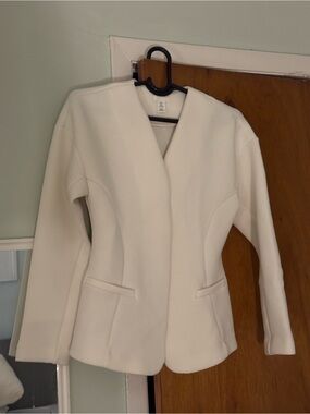 H&M women’s synched waist top very chic